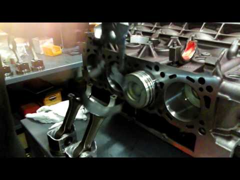 How to install pistons in a 6.0L Power stroke diesel engine