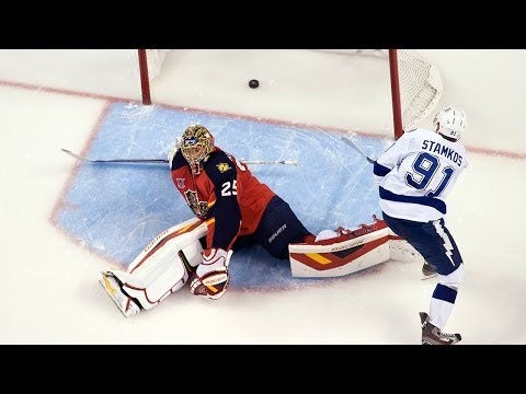 Steven Stamkos shakes and bakes in shootout