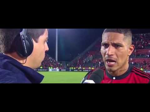 GUERRERO FAZ 3 GOLS, PEDE MÚSICA AO REPÓRTER E SURPREENDE
