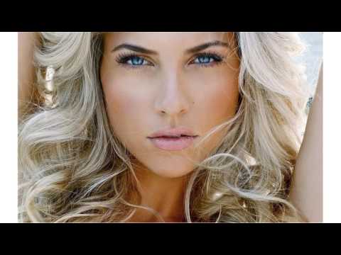 CBS Sports & Golf Channel Host Melanie Collins Needs Your Attention