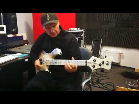 Wojtek Pilichowski - Short solo  colorful Pi Bass