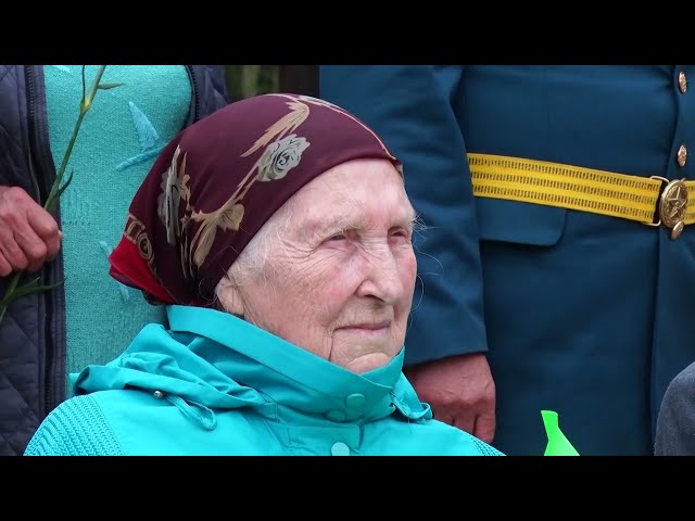 Кадеты и военнослужащие поздравляет героев