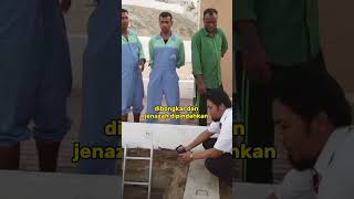 Download lagu THE BODY OF KH MAIMOEN ZUBAIR IS STILL INTACT EVEN THOUGH IT HAS BEEN BURIED FOR 4 YEARS #mbahmai... mp3