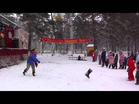 Russian national entertainment "a valenok throwing" and "a rope pulling"