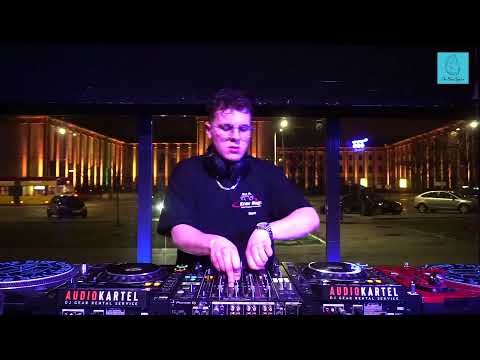 The Blue Oyster: Luca Novicci / 27.03 / 19 - 20