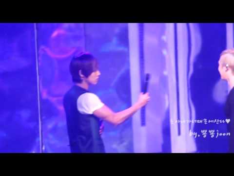 100506 [fancam] MBLAQ  Lee joon want to pass mic to 2pm  CUTE!!!