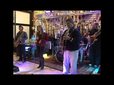 "A Little Tear" (Eumir Deodato/Paulo Sergio Valle/R. Gilbert) Adriana Gennari e Mecânica dos Solos