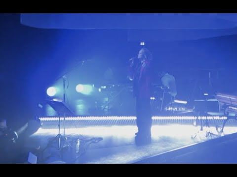 Videoclip de How to Disappear Completely (Live) — Ane Brun