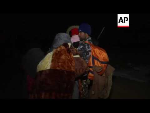Migrants arrive in Serbia in freezing conditions