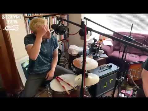 Calva Louise “Belicoso” (song for the Isle of Wight festival)