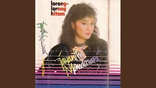 Download lagu Mestinya Aku Tak Menangis Lagi mp3