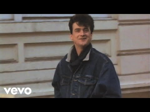 Les McKeown - She's A Lady (Official Video) (VOD)