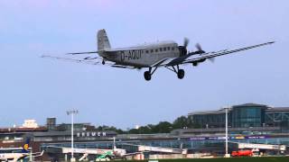 preview picture of video 'Lufthansa Junkers JU52 D-CDLH (D-AQUI) landing at Airport Bremen'