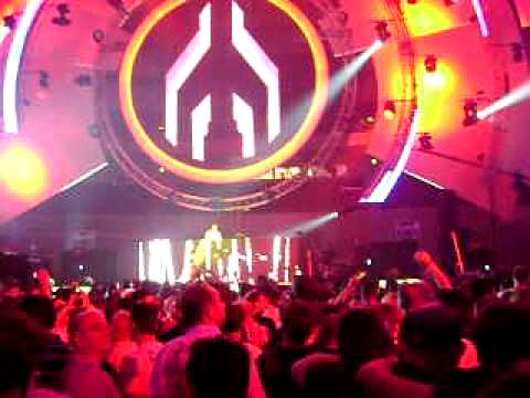 Markus Schulz @ MayDay plays Tomcraft - Loneliness (Markus Schulz Big Room Reconstruction)