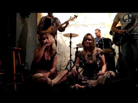 Sampa -  Thati Moraes e Mariane  Guerra