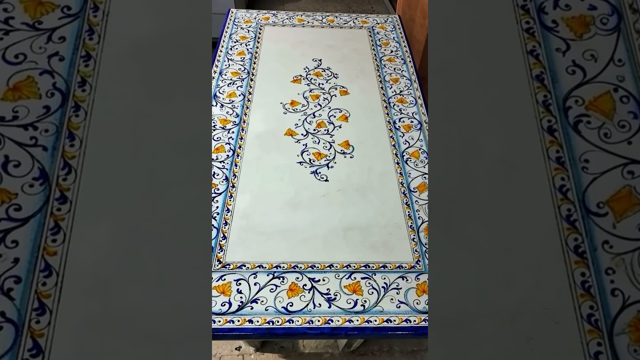 Tavolo in pietra lavica dipinto a mano da esterno ed interno