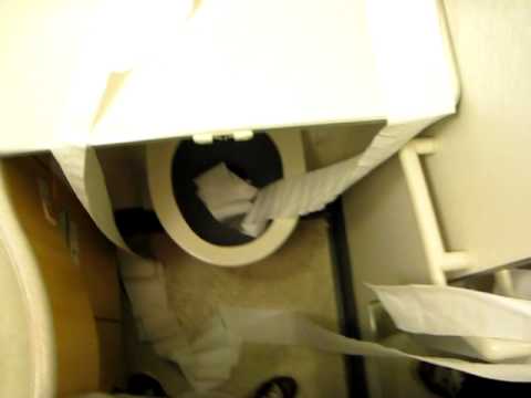 Vakuumtoilette im Flugzeug 2 (Boeing 777-300ER)