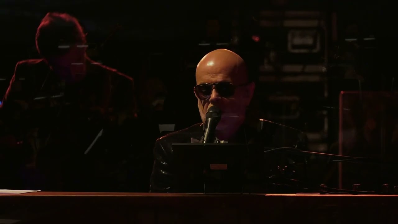 Моменто песни. Моменто песни. Мементо мори мементо вивере. Моменто песни. Memento рэп группа.