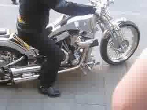 Cooler Motorrad Chopper auf Fußball Fanmeile (WM 2010)