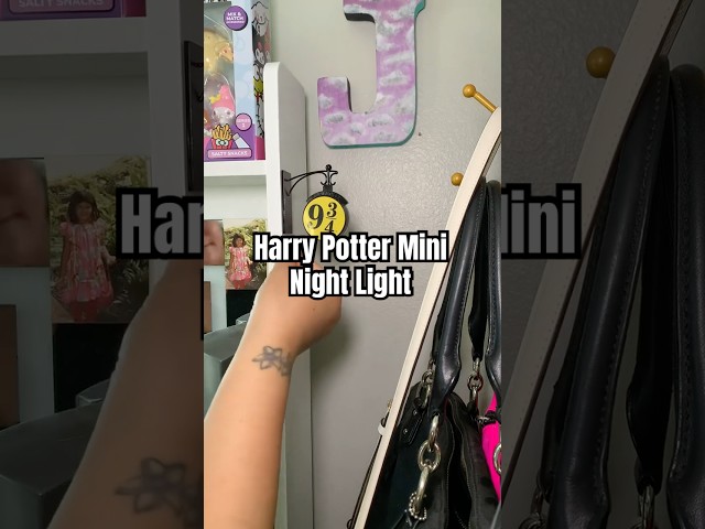 Vídeo relacionado con Mini lámpara de escritorio de Harry Potter, luz nocturna Hogwarts, USB, luz blanca