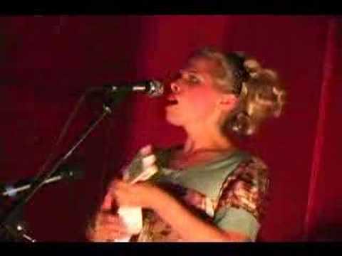 uni and her ukelele - the wedding song [live]