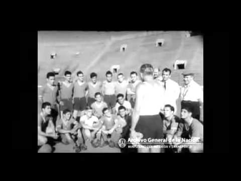 El DT Guillermo Stábile entrenando a la selección argentina, 1954