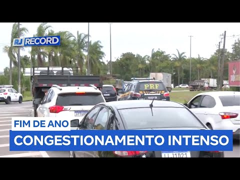 Movimento de compras de fim de ano impacta trânsito na BR-101, em Campos (RJ)
