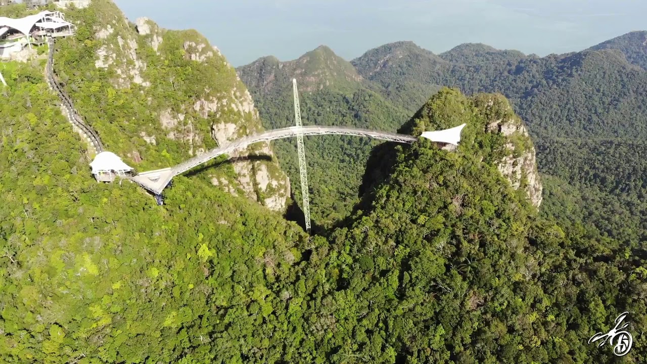 Enjoy stunning 4K drone views of Langkawi’s Sky Bridge and its breathtaking scenery!