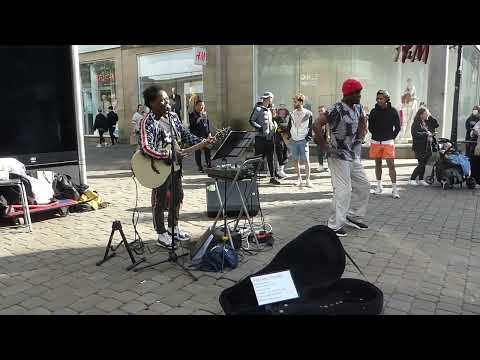MANCHESTER HAS TALENT ON THE STREETS   "BAILANDO"  BY JULY JULAY + DANNY DANCING  24/04/2022