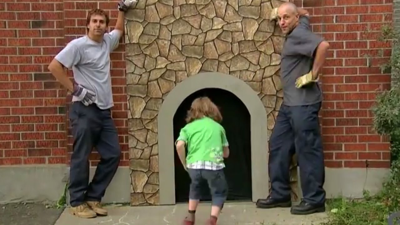 【面白い 映像】【海外 ドッキリ おもしろ】男の子が壁の中へと消えていく!? Just for Laughs Gags【Kiss Shot Best of Funny #23】