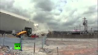 Moment of crane collapse at World Cup 2014 arena in Brazil