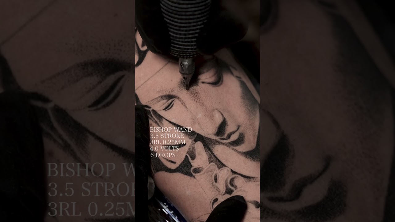 Whipshading with a 3 Round Liner (Virgin Mary Tattoo) ✍🏼 #tattooartist #shorts