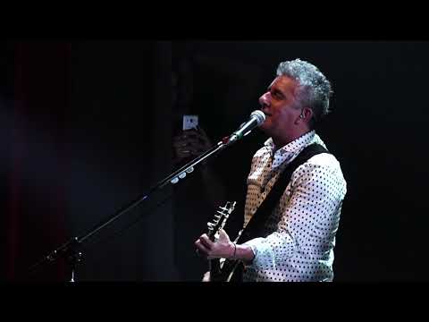 Los Tipitos - Silencio Ft Fito Paez (En Vivo en el Teatro Opera)