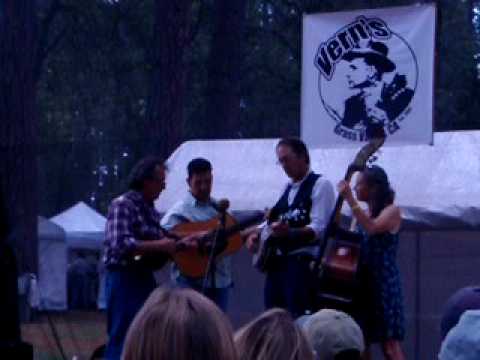 "Don't You Cry Over Me" - Bean Creek bluegrass band