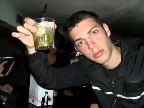 10 Keon a.k.a. DC - Tutto un bluff (feat. Zoom) - IN CIMA AL MONDO