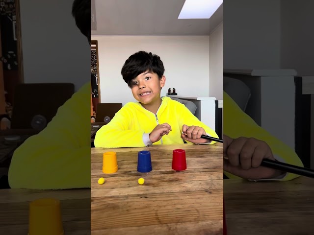 Vídeo relacionado con Generisch Juego de trucos de magia de , juego de trucos de escenario con 2 tazas para niños, coloridos accesorios de rendimiento, de cumpleaños, reuniones familiares, espectáculos de