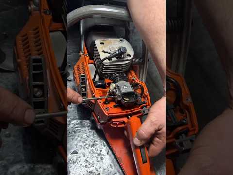 adjust the carburetor for the chainsaw #motosserrasbussolotto #husqvarna #motosserra