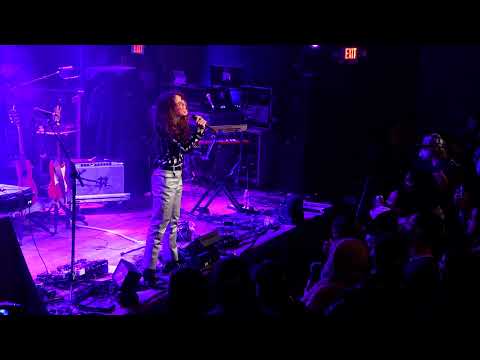 Zella Day - A clip of  You Sexy Thing live at The Vogue 11-11-2021