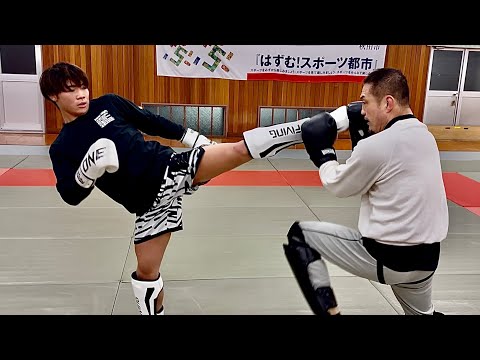 打撃スパーリング | 55歳 vs 19歳レスラー