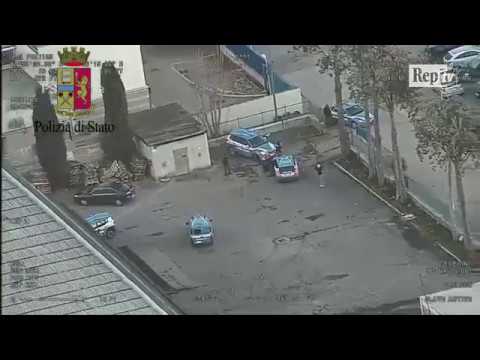 Prato, blitz della polizia contro la mafia cinese: le immagini dall'alto