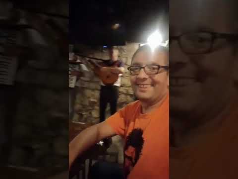 tamburaši na uvce sviraju restoran Čardak Gradačac