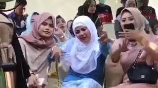 Download lagu Viral...cewek hijab joget di acara hajatan sampe garuk garuk mp3