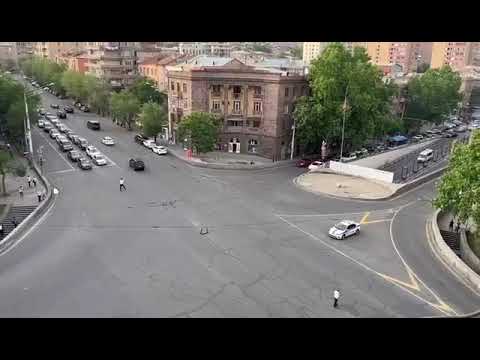 Վարորդները ազդանշաններով «ողջունում» են Փաշինյանի ավտոշարասյանը