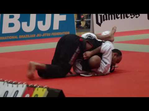 Cleyton Bastos vs Javed Uddin - IBJJF London Winter Open 2015 - Black Master 3 - Feather