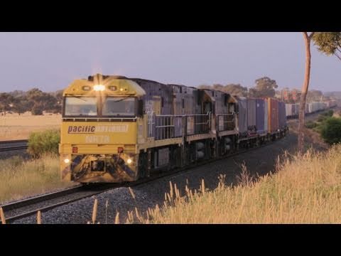 Long freight train to Melbourne - Railfanning Australian Container Trains & Railroads