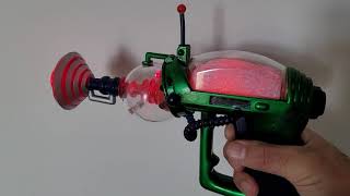 Official Mars Attacks gun by Topps (lights, sound, and throbbing brain action)