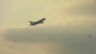 preview picture of video 'El Al airplane is taking off from Ben Gurion Airport, Israel'