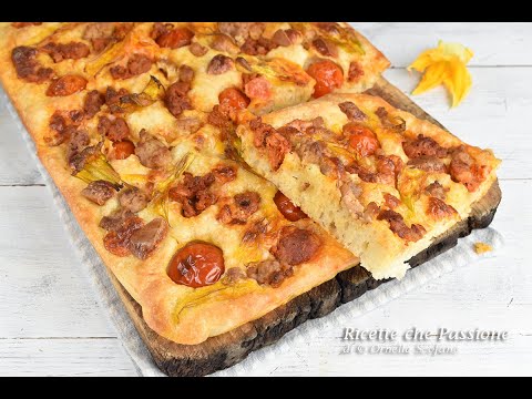 Pazzesca la Pizza soffice con salsiccia e provola affumicata - senza impasto - Ricette che Passione