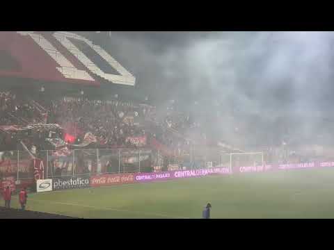 "HINCHADA INSTITUTO EN ROSARIO 16VOS FINAL COPA ARGENTINA 2025." Barra: Los Capangas &bull; Club: Instituto
