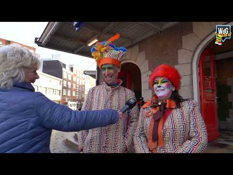 Carnival ferrymen on their way to Remunj